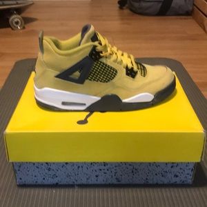 Jordan 4 lightnings